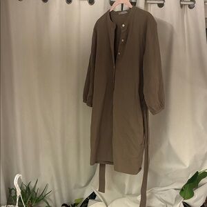 Everlane button down dress with belt and pockets.